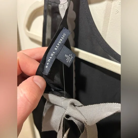 NWT Banana Republic Silk 100% Tie Back Blouse , size S - Picture 7 of 7